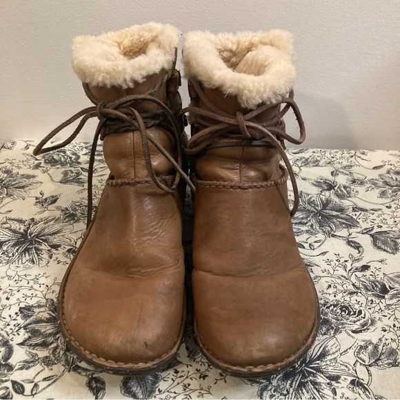 UGG Sz 9 Rianne Shearling Lined Leather Front Wrap Lace Ankle Booties - Picture 2 of 16
